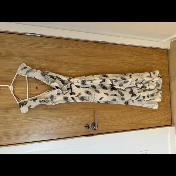 ONE SIX ONE – Ruffle Trim Feather Printed Wrap Dress - Size Extra Small - Picture 1 of 5